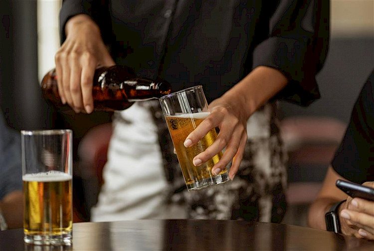 Setor de bares e restaurantes cresce em ocupação, mas sofre com falta de mão de obra qualificada